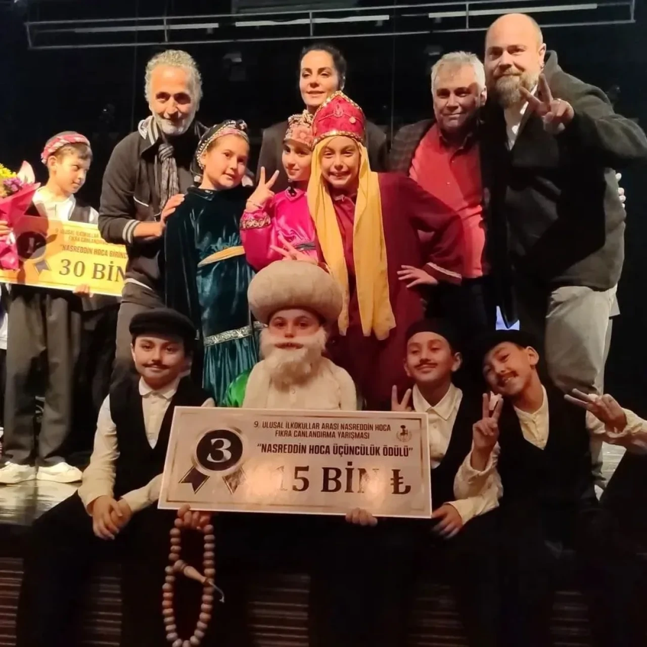 Çınarcık Gülkent İlkokulu tiyatro ekibi Türkiye üçüncüsü oldu