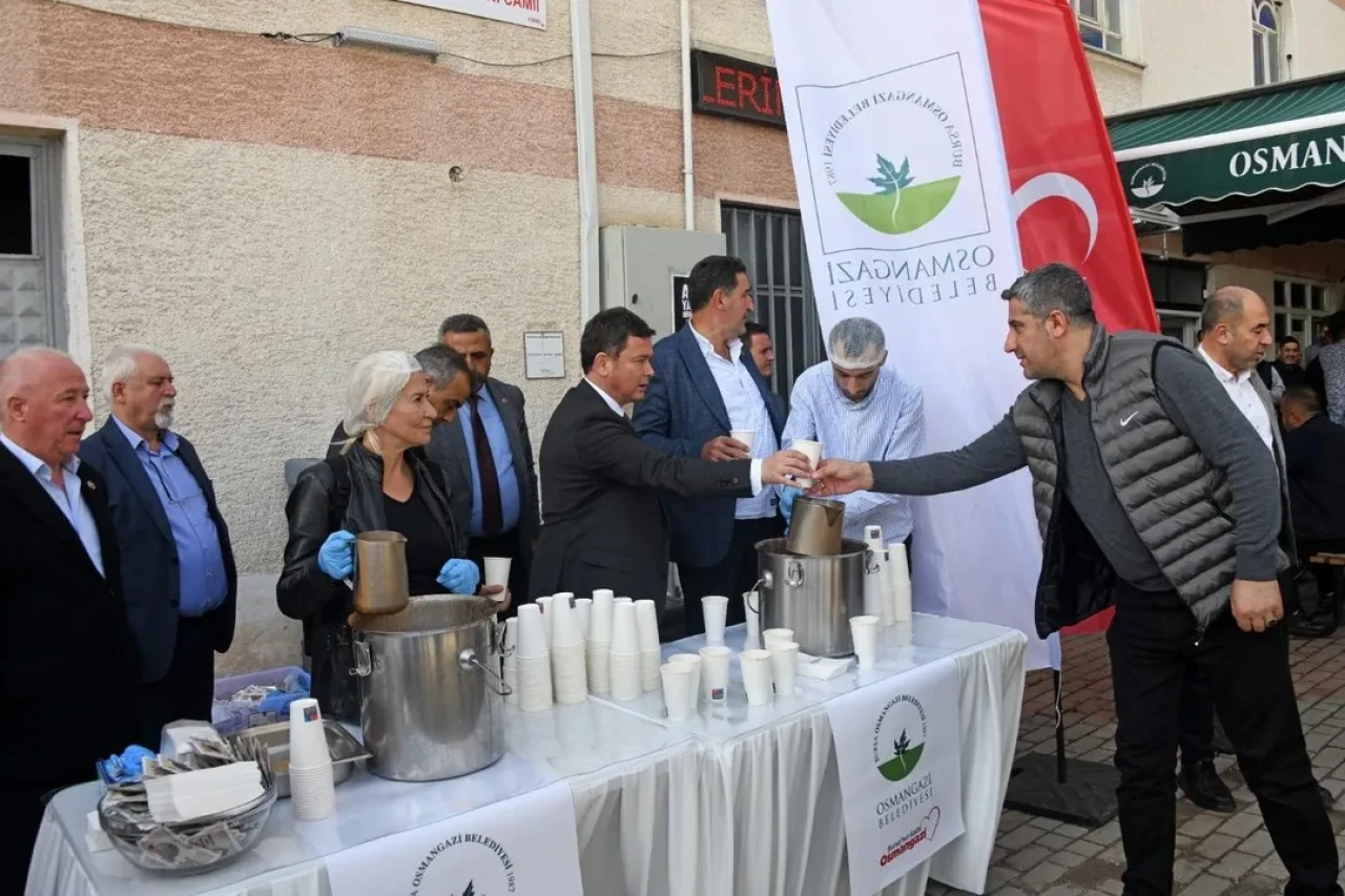 osmangazi belediye başkanı Erkan Aydın Çağlayan Mahallesi'nde vatandaşlarla buluşup çorba ikram etti