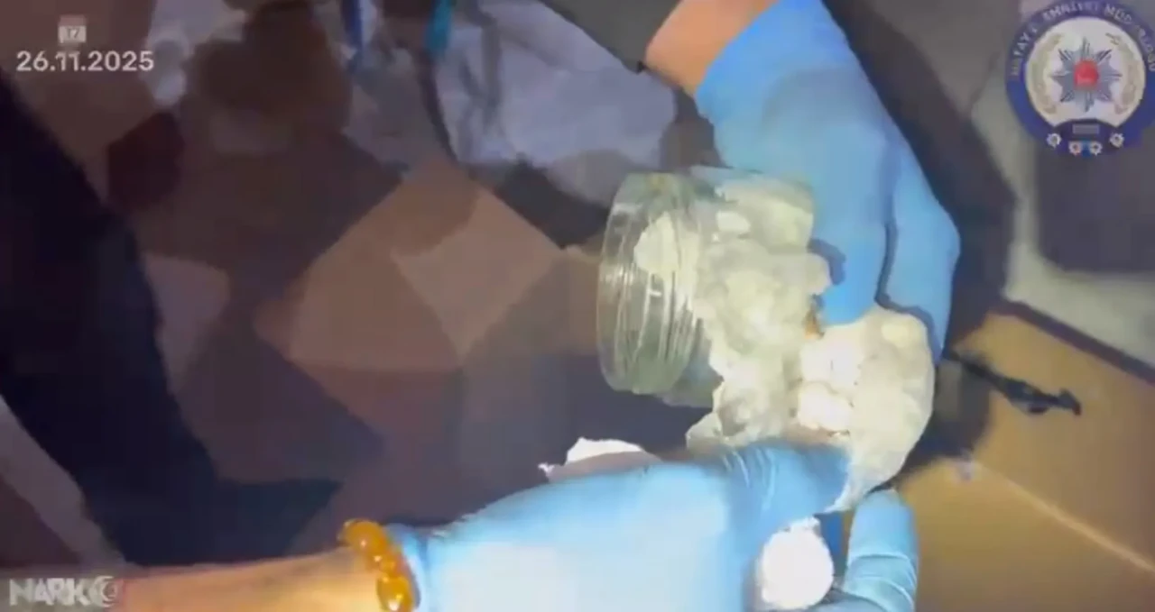 Hatay'da 4 milyon 372 bin TL değerinde uyuşturucu ele geçirildi ve 2 kişi