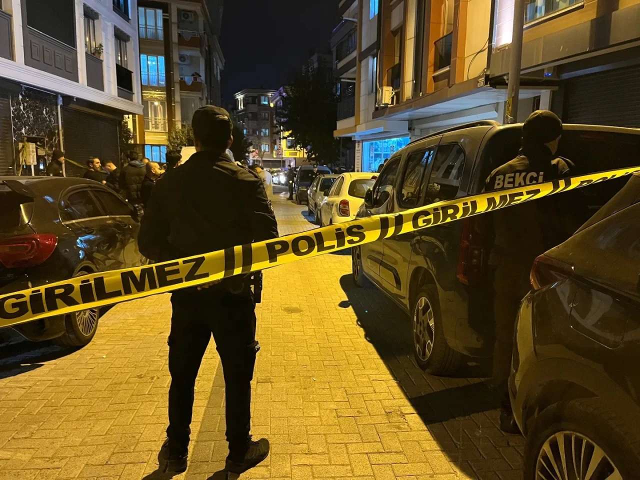 İstanbul'da iş yerindeki tartışma silahlı çatışmaya dönüştü 2 kişi hayatını kaybetti