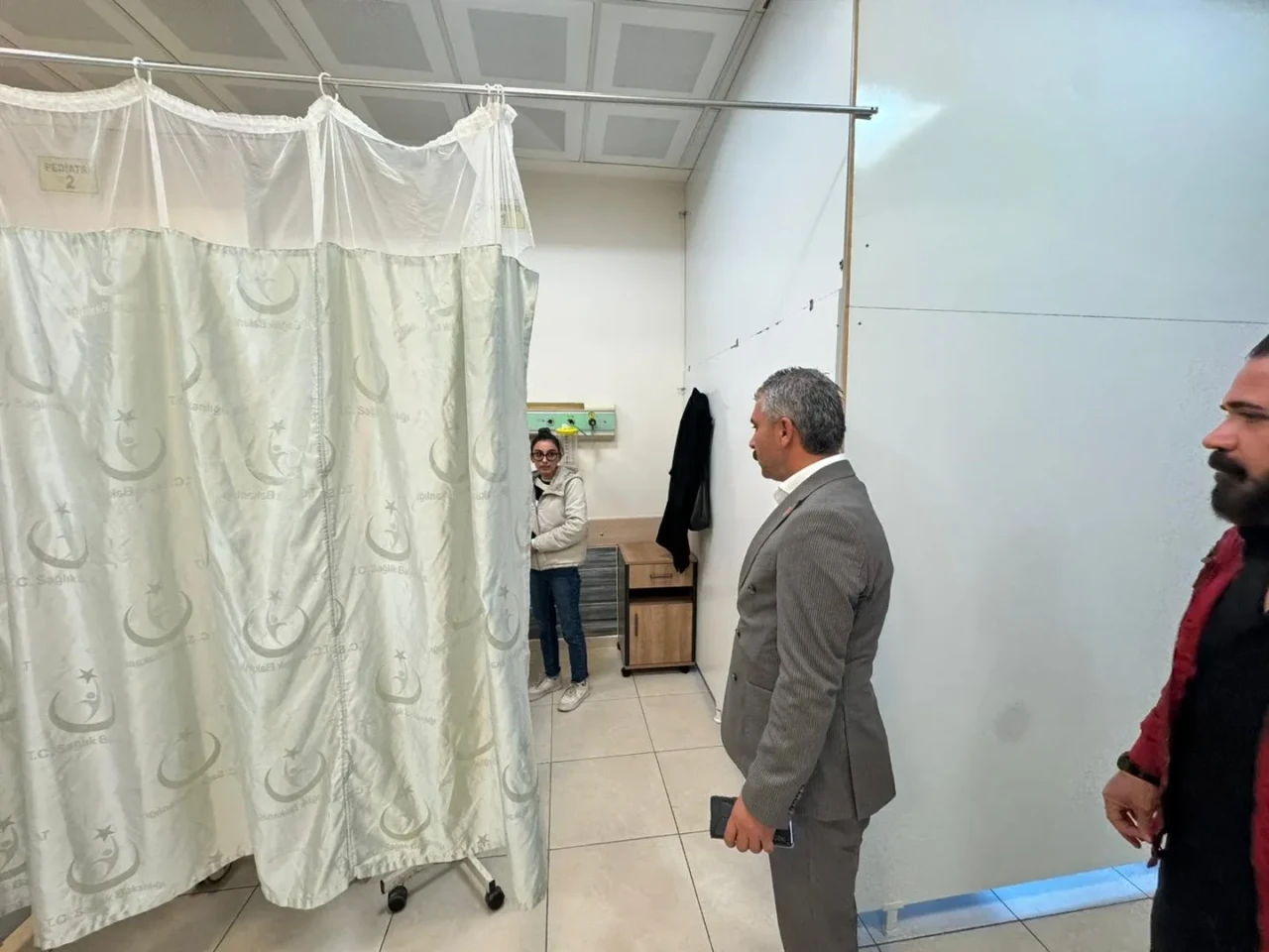 Adıyaman'ın Besni ilçesinde KYK yurdunda kalan 50 öğrenci yemek sonrası zehirlenme şüphesiyle hastaneye