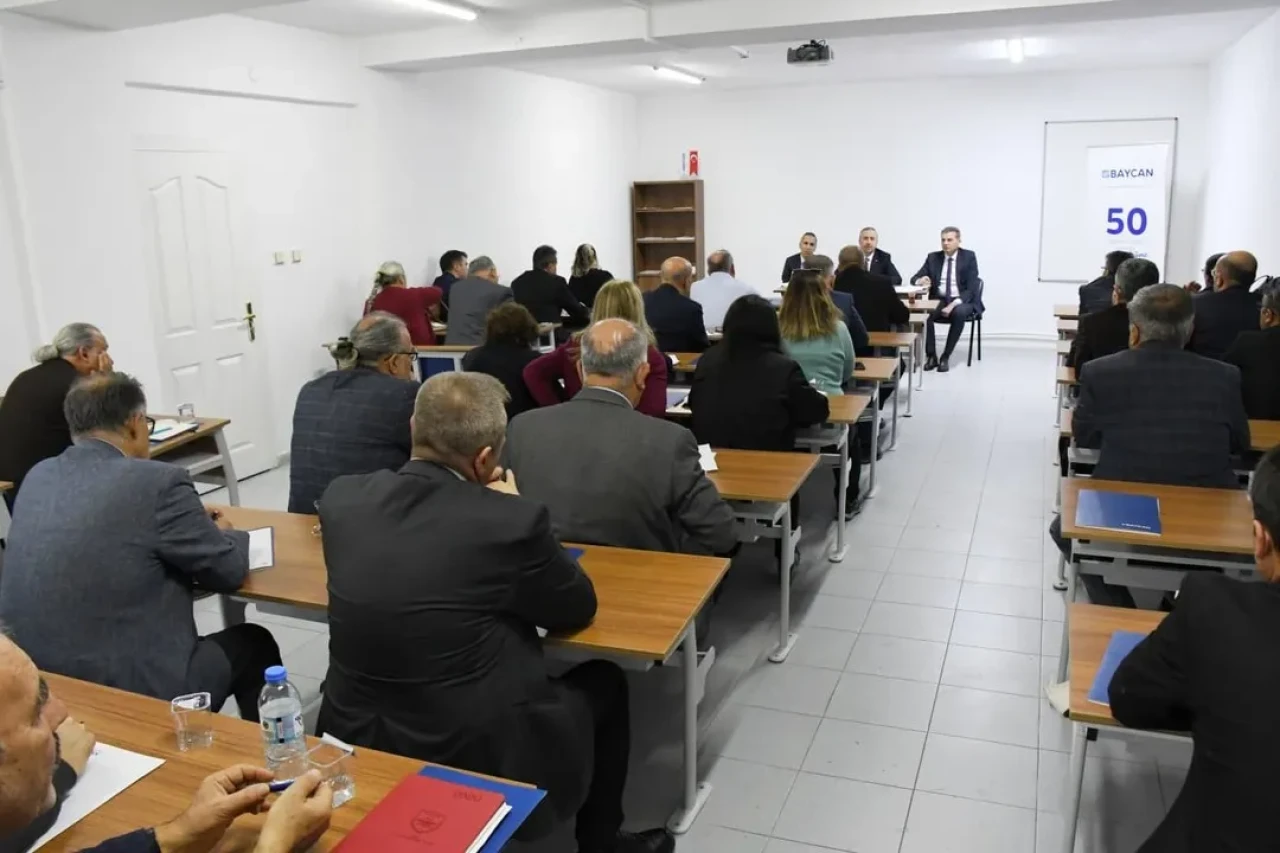 Eskişehir'de mesleki eğitimin gelişimi için müdürler toplantıda bir araya geldi