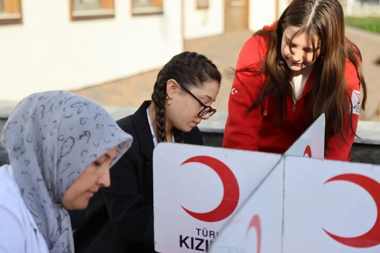 Manisa'da Yunusemre Belediyesi ve Türk Kızılay işbirliğiyle kan ve kök hücre bağış kampanyası