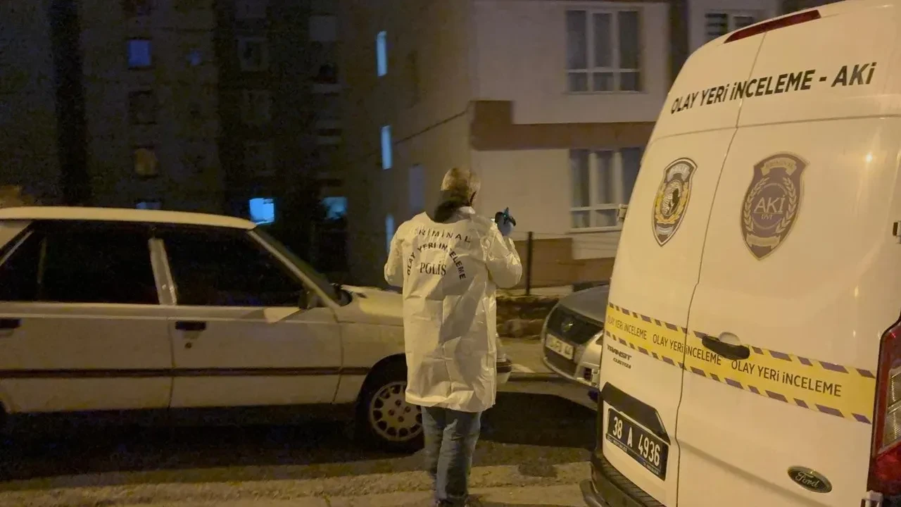 Kayseri'de borcu olduğu iddia edilen genç binanın bodrumunda intihar etti