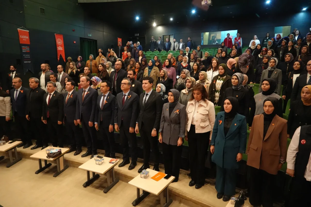 Niğde'de kadına yönelik şiddetle mücadele için çok boyutlu panel düzenlendi