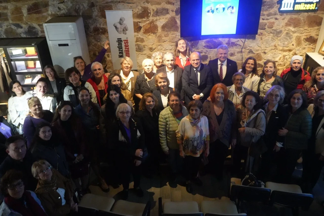 Edremit Ticaret Odası kadına yönelik şiddetle mücadele için "Dünya Bir Yana, Ben Bir