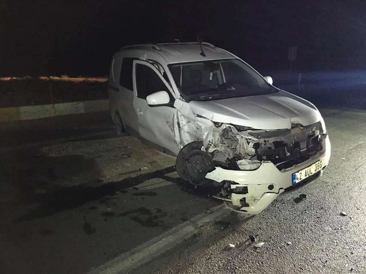 Konya'da üç aracın karıştığı kazada 6 kişi hafif yaralandı