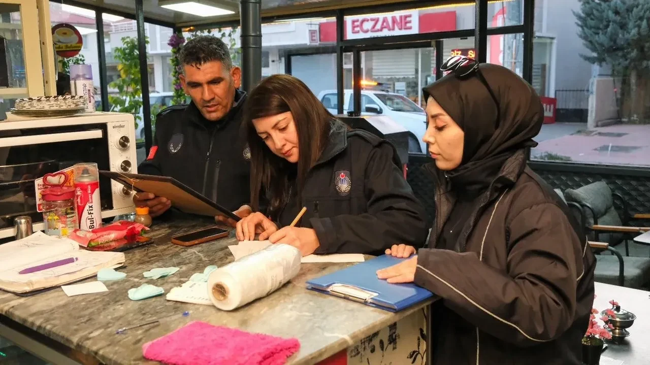 Erzincan'da kafeterya ve tatlı üretim yerlerine zabıta denetimi yapıldı