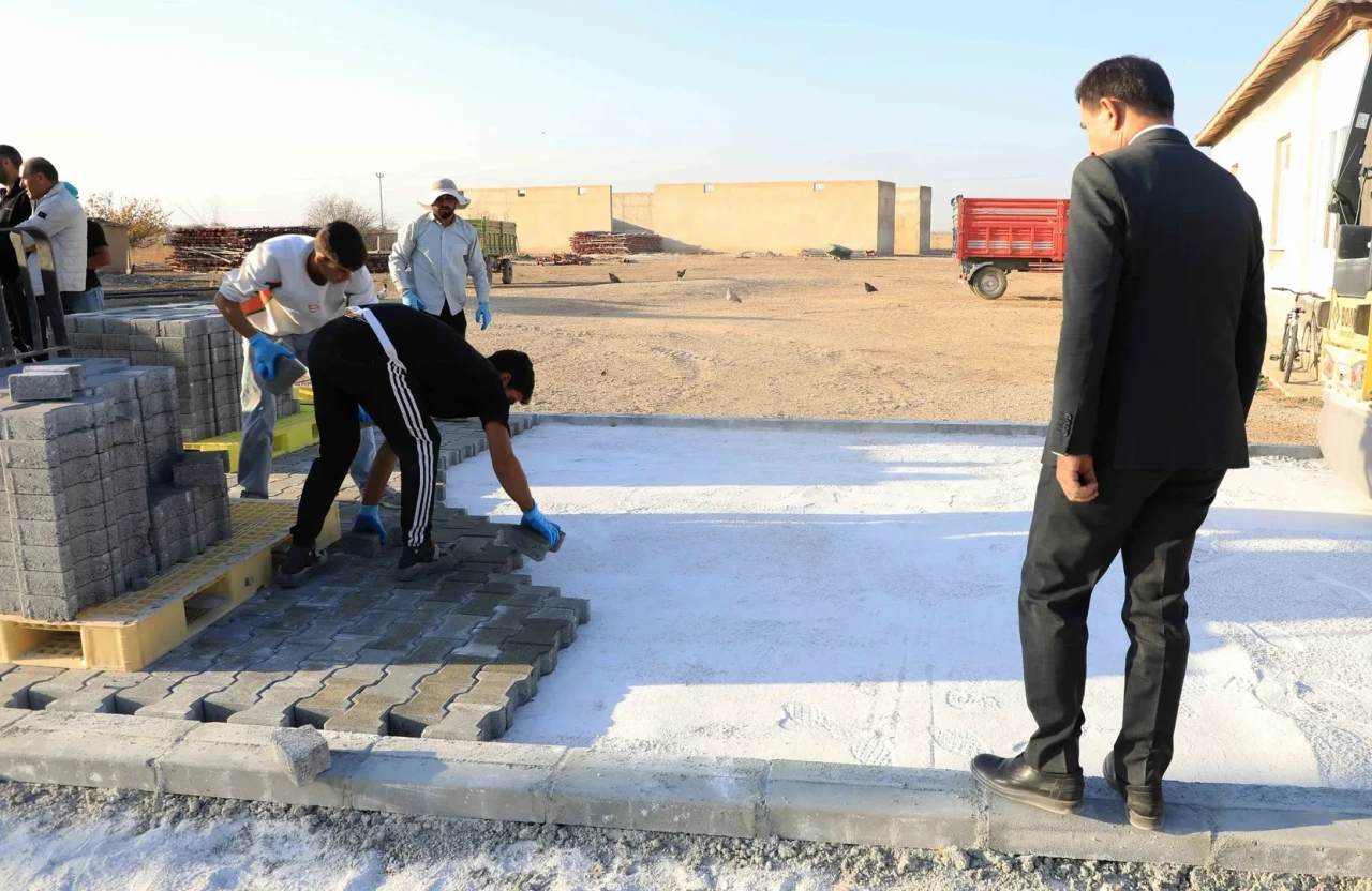 Karatay Belediyesi 2025 sonuna kadar 245 bin metrekare parke ve bordür çalışması yapacak