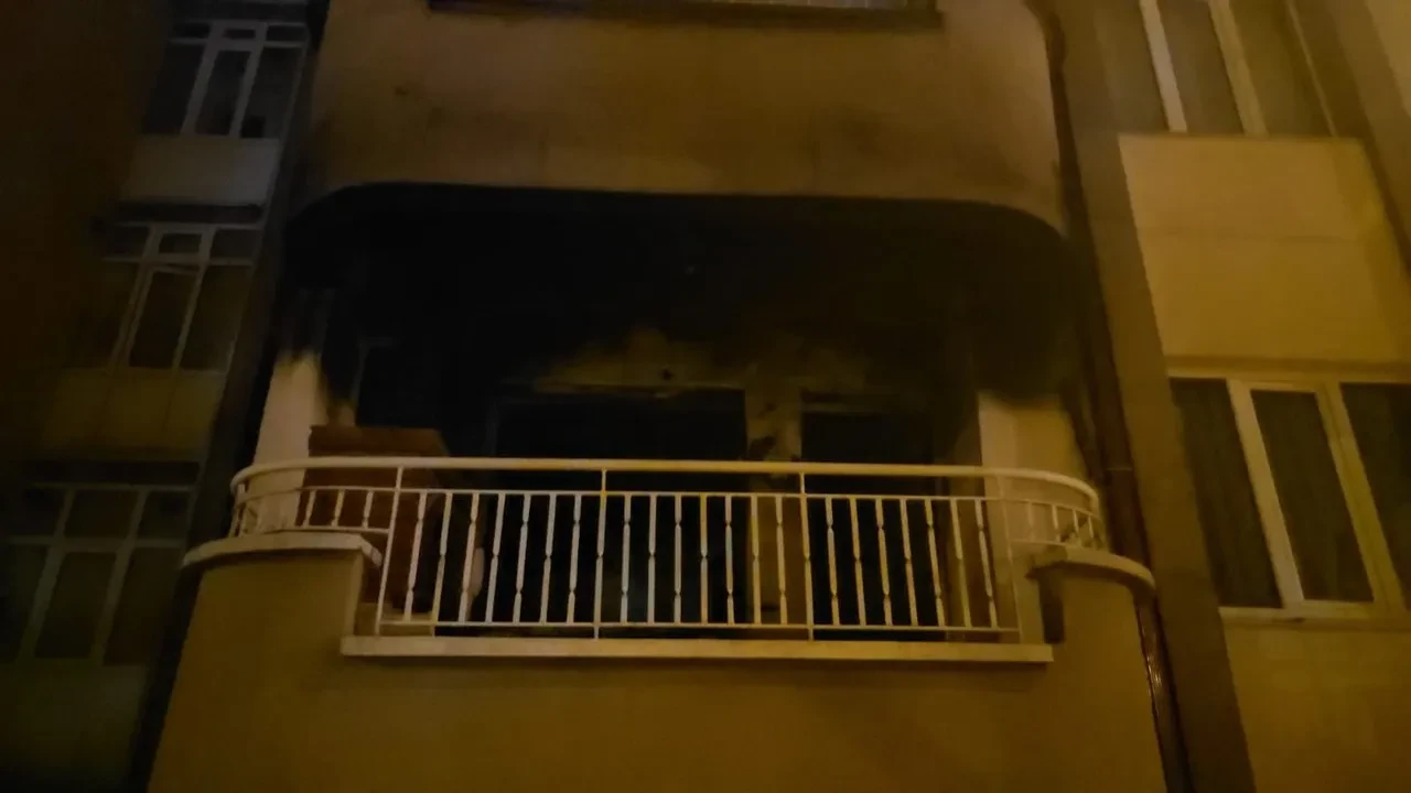 Kütahya'da apartman yangınında 1 kişi hayatını kaybetti, 2 kişi yaralandı