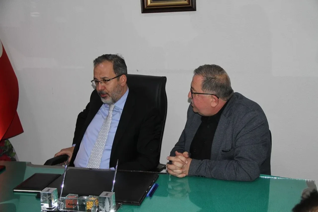 Manisa'da Mehmet Muharrem Kasapoğlu Esnaf ve Sanatkârlar Odası'nı ziyaret etti