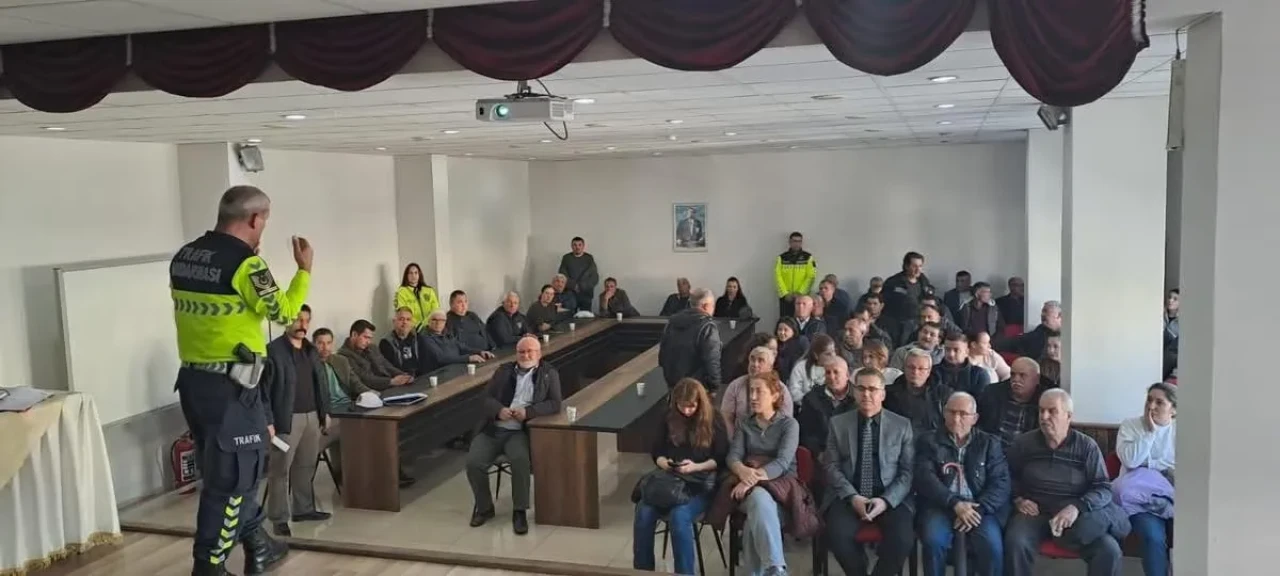 Yatağan'da servis sürücüleri ve rehber personel için trafik güvenliği semineri düzenlendi