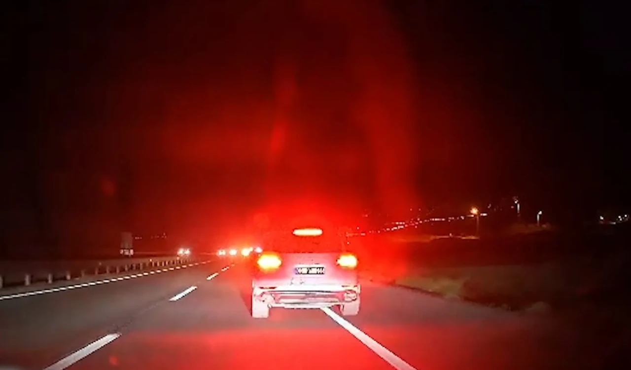 Kırıkkale'de trafikte tehlikeli manevralar yapan sürücü bir ailenin can güvenliğini tehlikeye attı