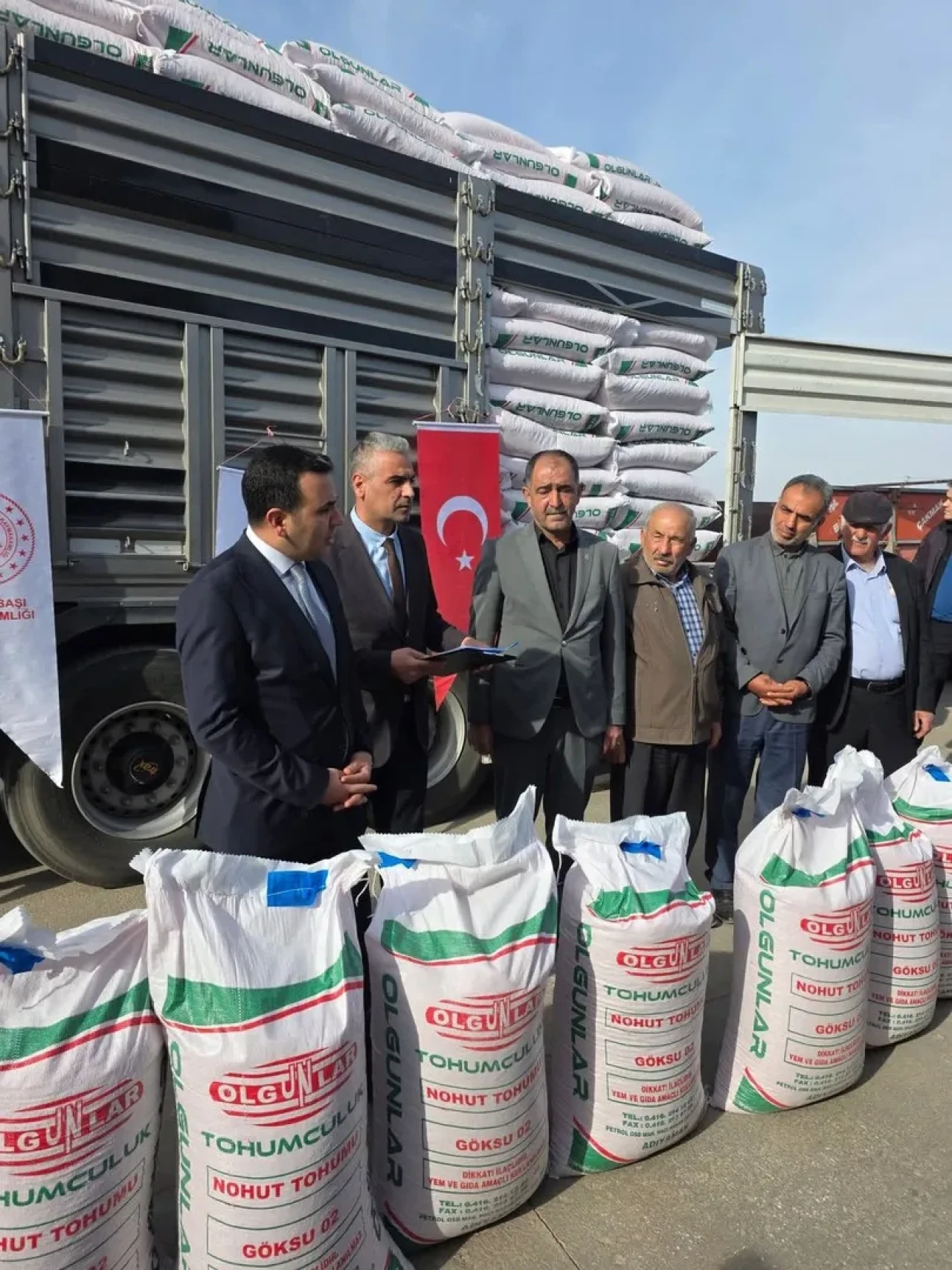 Adıyaman'da Gölbaşı çiftçisine 50 ton nohut tohumu desteği sağlandı
