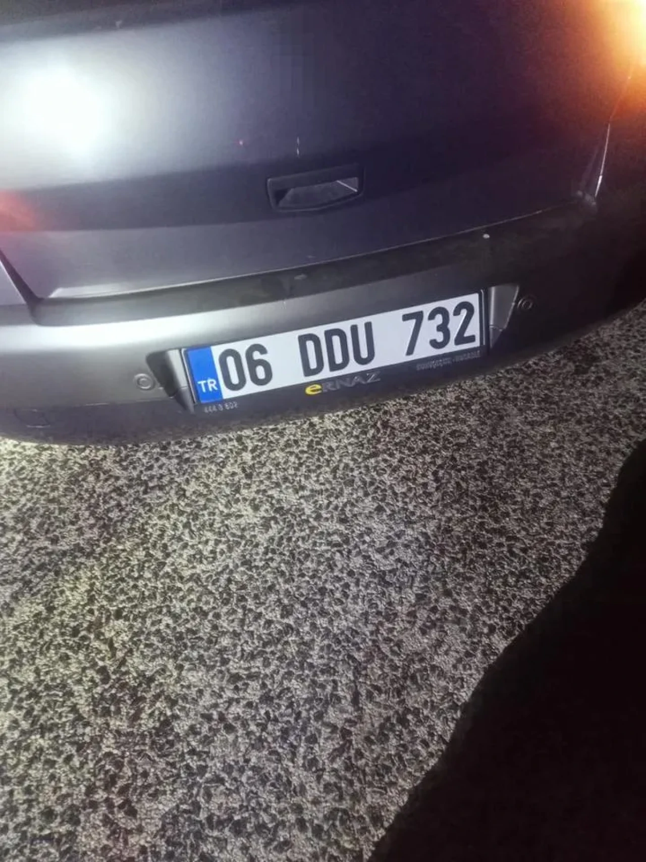 Bolu’da Mudurnu’da domuza çarpan otomobil hurdaya döndü