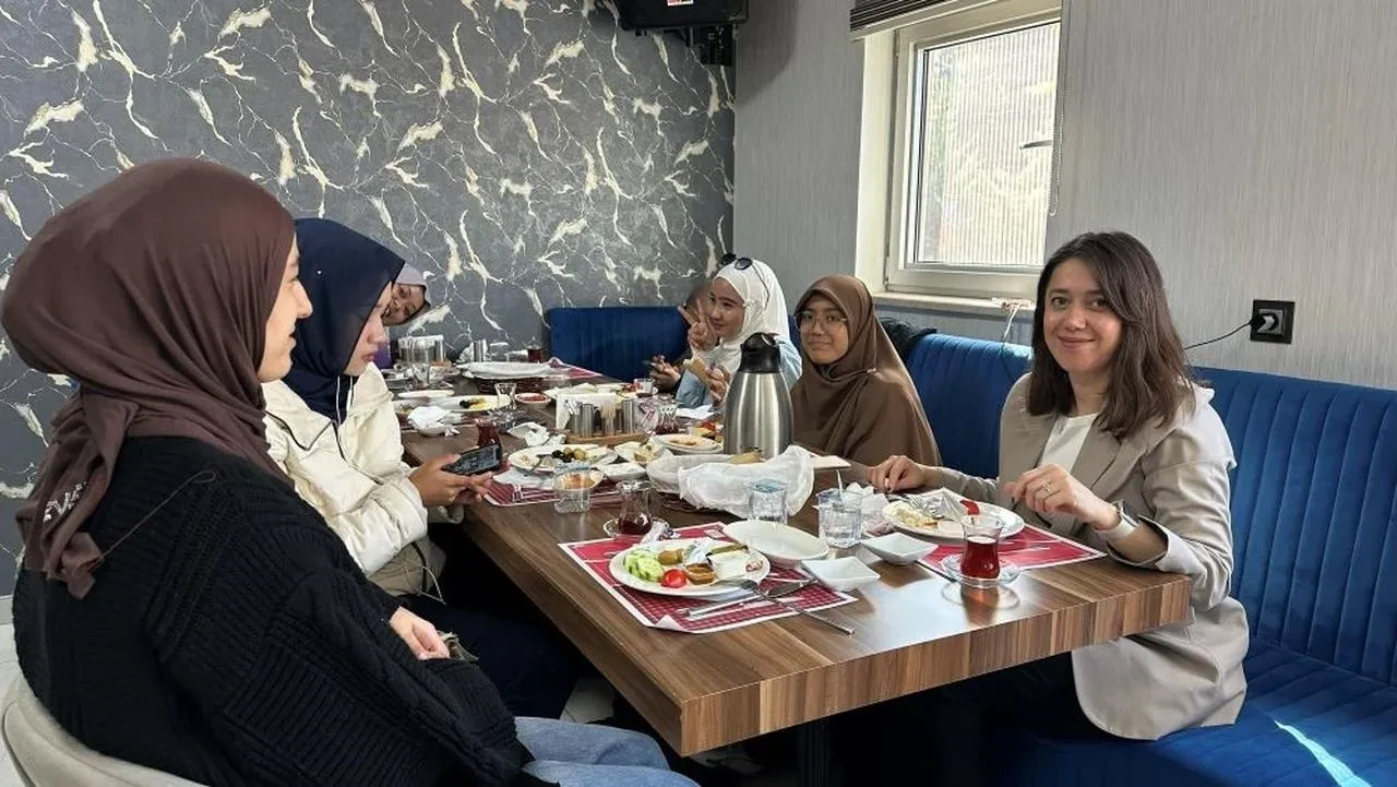 Kastamonu Üniversitesi Rektörü Topal TÖMER Öğrencileriyle Kahvaltıda Buluştu