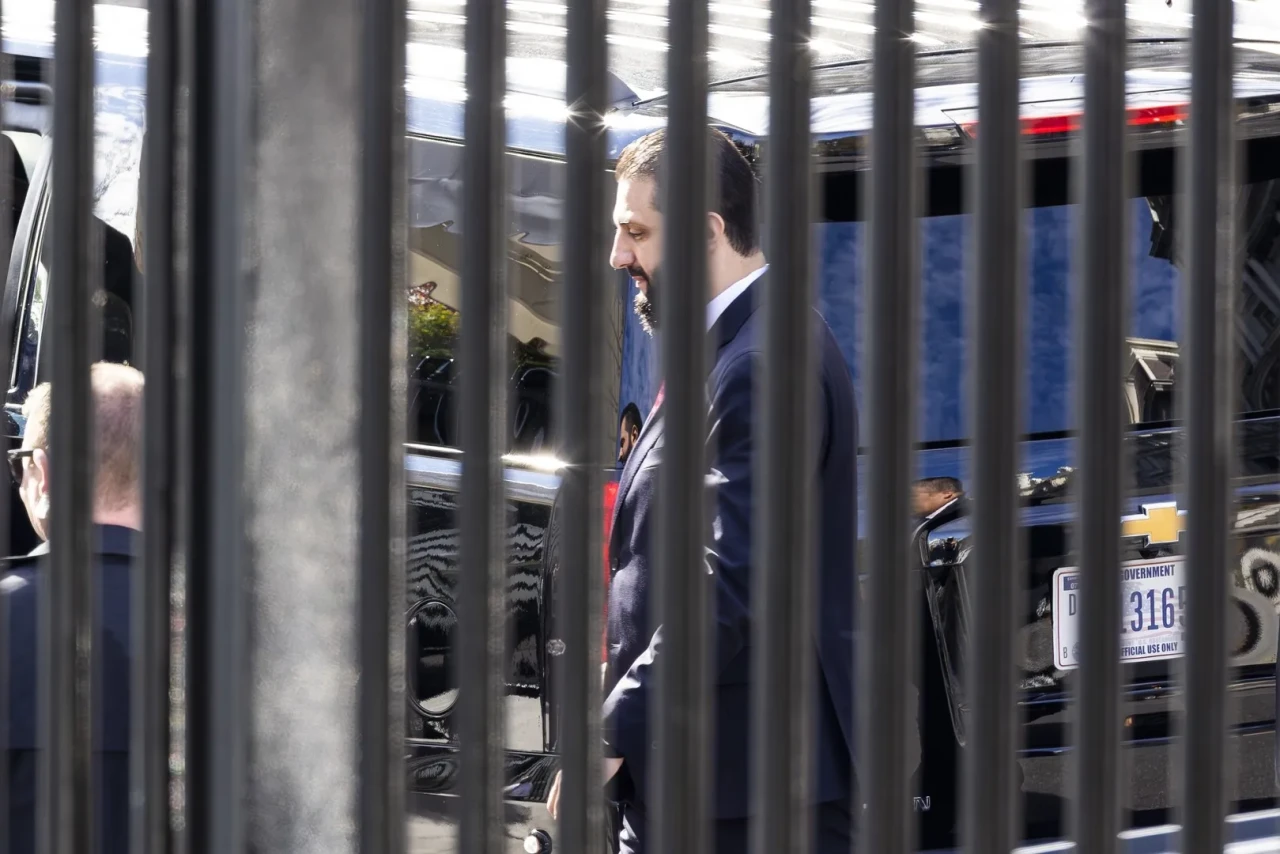 Suriye Devlet Başkanı eş-Şara, Beyaz Saray'da Trump ile tarihi görüşme gerçekleştirdi