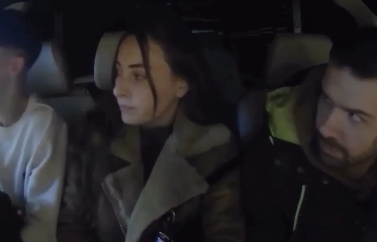 Bolu’da köpeklerin kovaladığı genci korna sesiyle kurtaran sürücü evine bıraktı