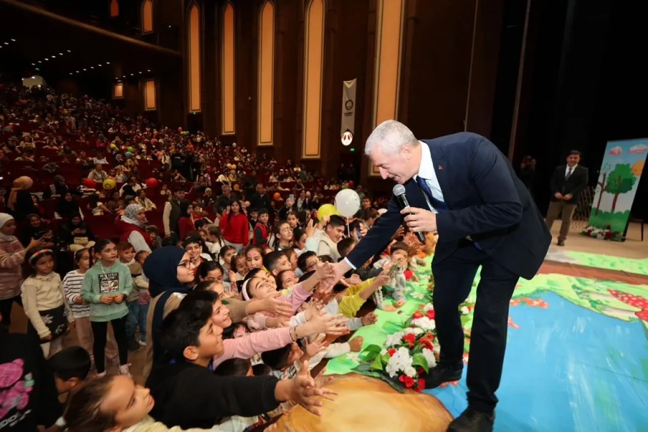 Şahinbey Belediyesi çocuk şenliği ile öğrencilere eğlence dolu bir tatil yaşattı