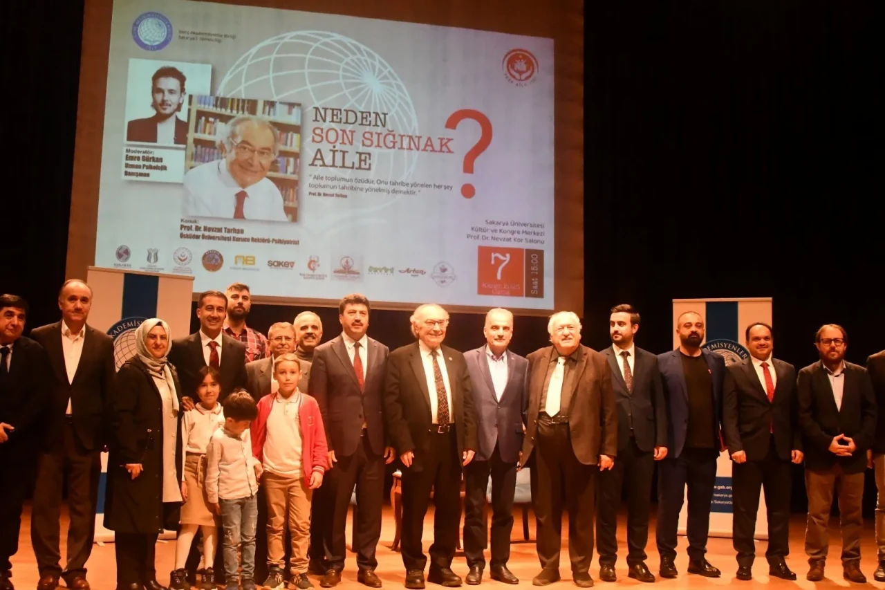 Prof. Dr. Nevzat Tarhan modern dünyada ailenin güvenli liman olduğunu Sakarya'da anlattı