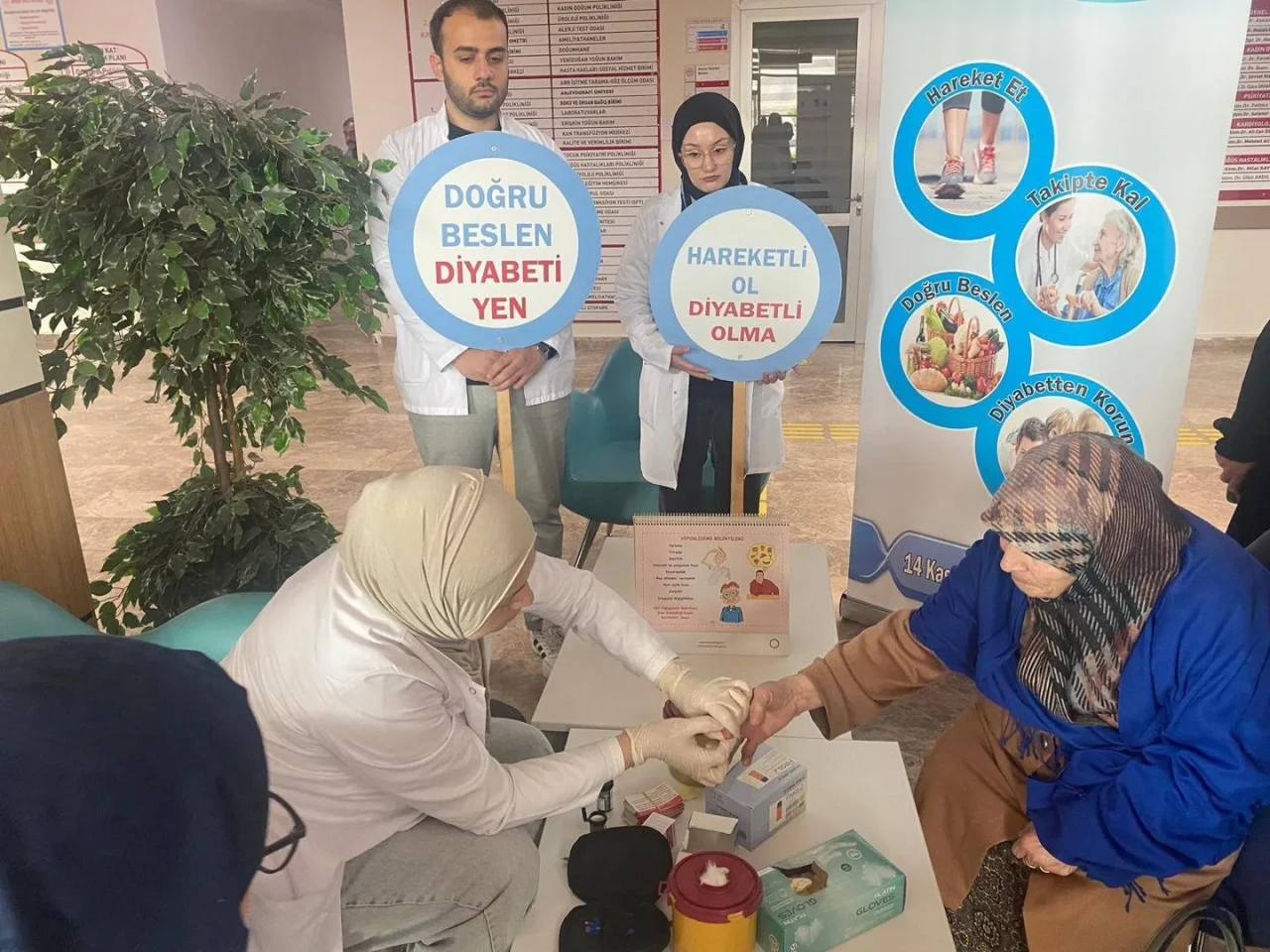 Bayburt'ta diyabet farkındalığı için stant açıldı ve vatandaşlar bilgilendirildi