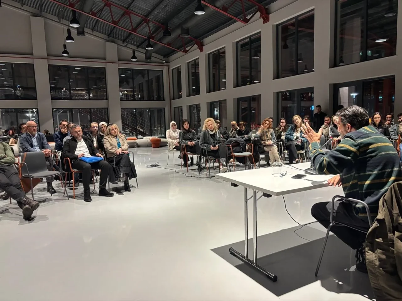 Nilüfer’deki söyleşide Erving Goffman’ın etkileşim kuramı masaya yatırıldı