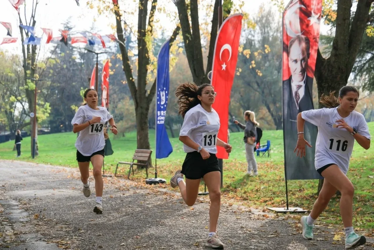 Bursa'da 17. Başöğretmen Atatürk Kros Yarışması 257 sporcuyla gerçekleşti