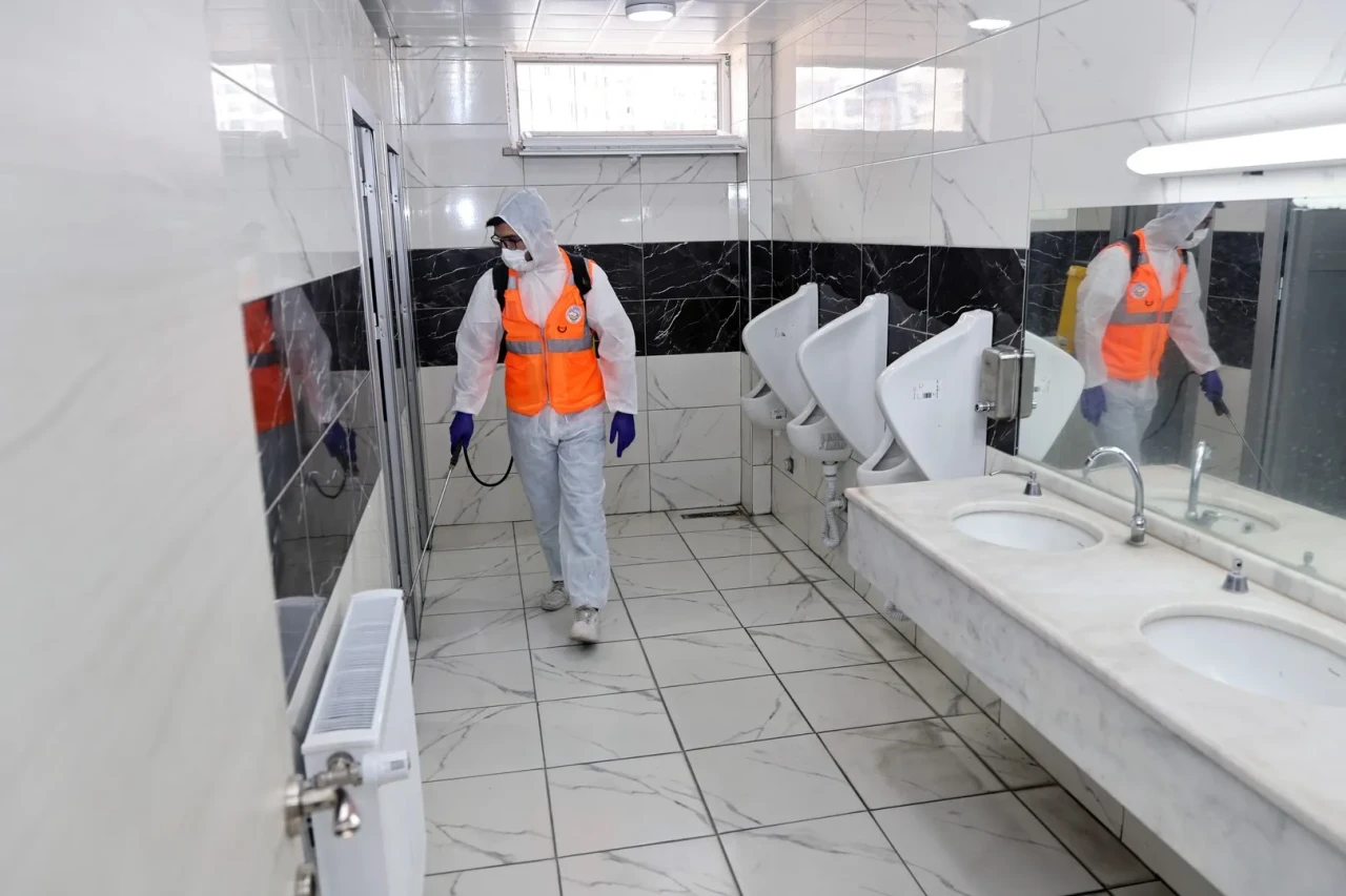 Talas Belediyesi ara tatilde ilçedeki okullarda detaylı hijyen çalışması başlattı