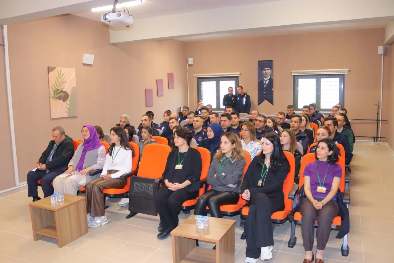 Samsun'da Kavak Çocuk Cezaevi'nde gelişim ve iletişim söyleşisi düzenlendi