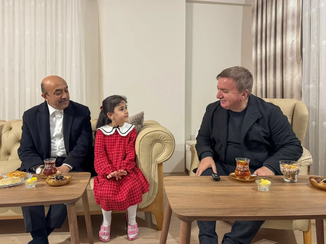 Erzincan'da vali Aydoğdu minik Beyza'nın davetine icabet etti