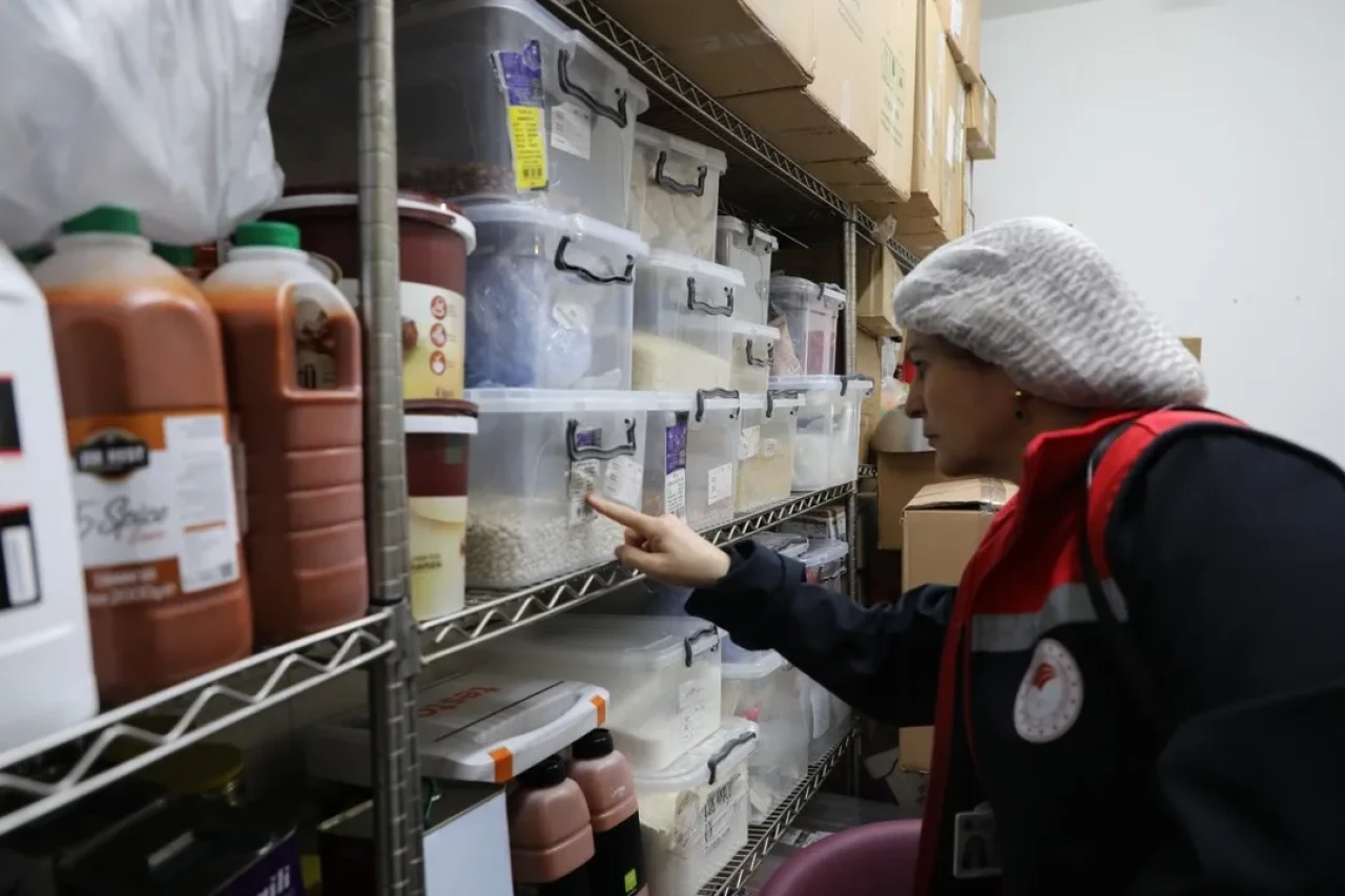 Eskişehir'de alışveriş merkezlerinde gıda denetimleri sürüyor