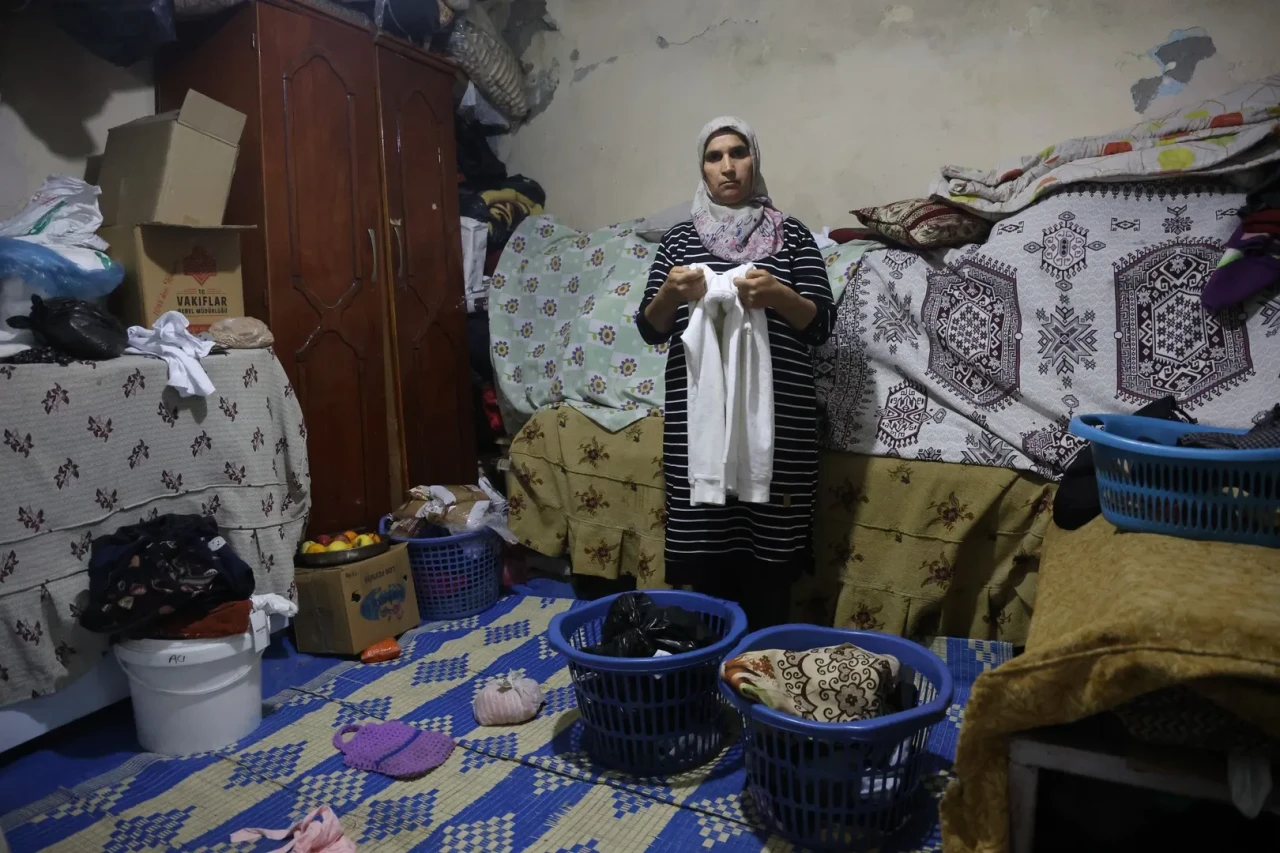 Hatay'da tek odalı evde yaşayan Dülger ailesinin mavi oda hayali