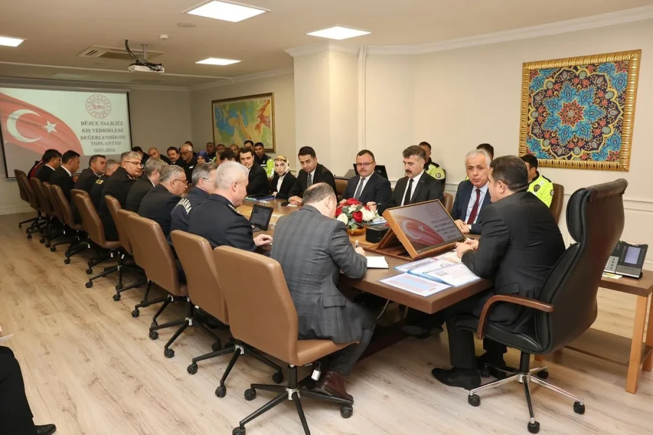 Düzce'de 2025-2026 kış tedbirleri için Valilik toplantısı düzenlendi