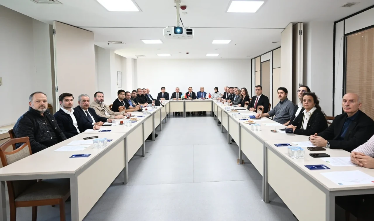 Bursa'da Özbekistan Büyükelçisi Khaydarov ile ticari iş birliği görüşmeleri yapıldı