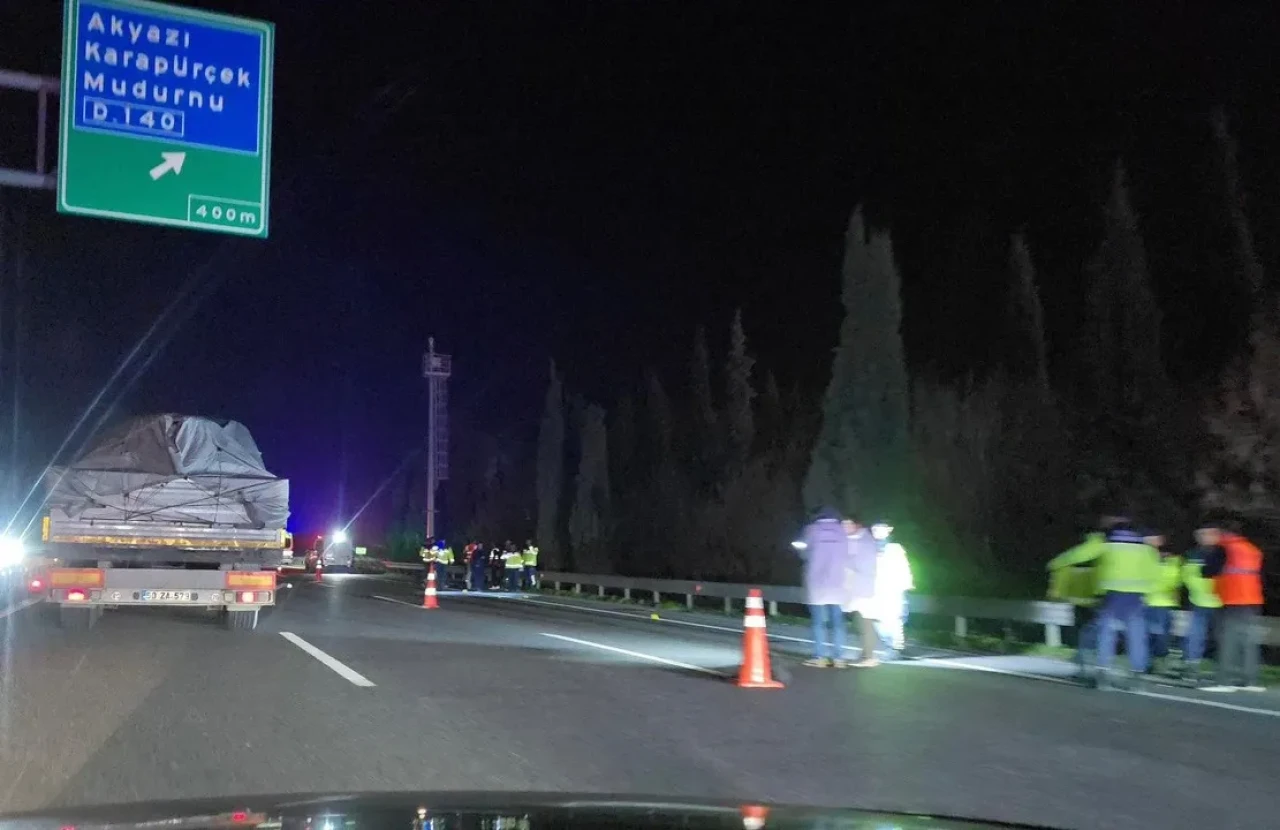Sakarya'da Anadolu Otoyolu'nda otomobilin çarptığı yaya hayatını kaybetti