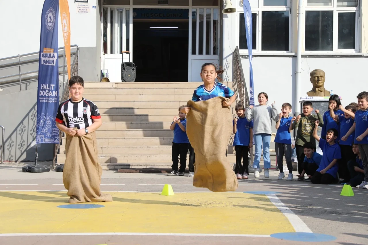 Samsun'da geleneksel oyunlar çocuklarla buluşuyor