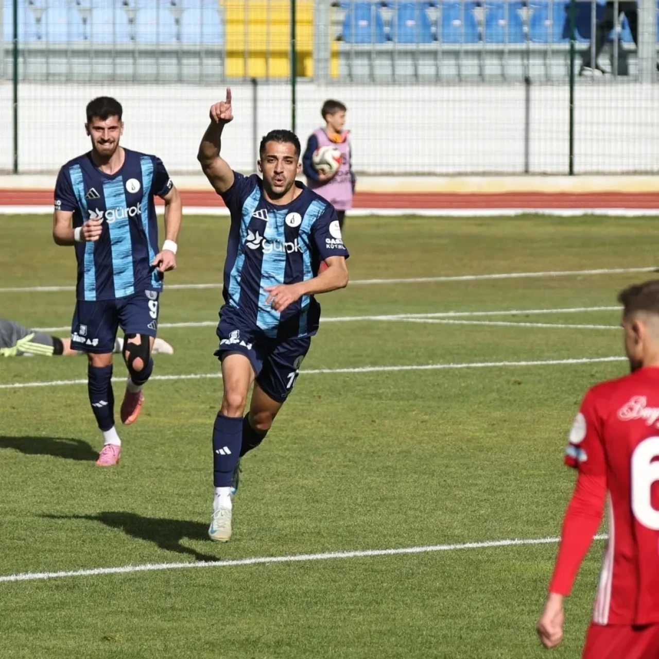 Kütahyaspor Dumlupınar Stadyumu’nda Ayvalıkgücü Belediyespor’u 3-0 mağlup etti