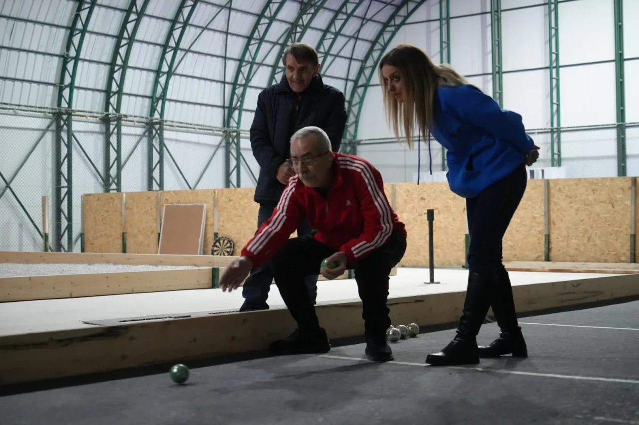 Bayburt'ta huzurevi sakinleri bocce müsabakasında hünerlerini sergiledi