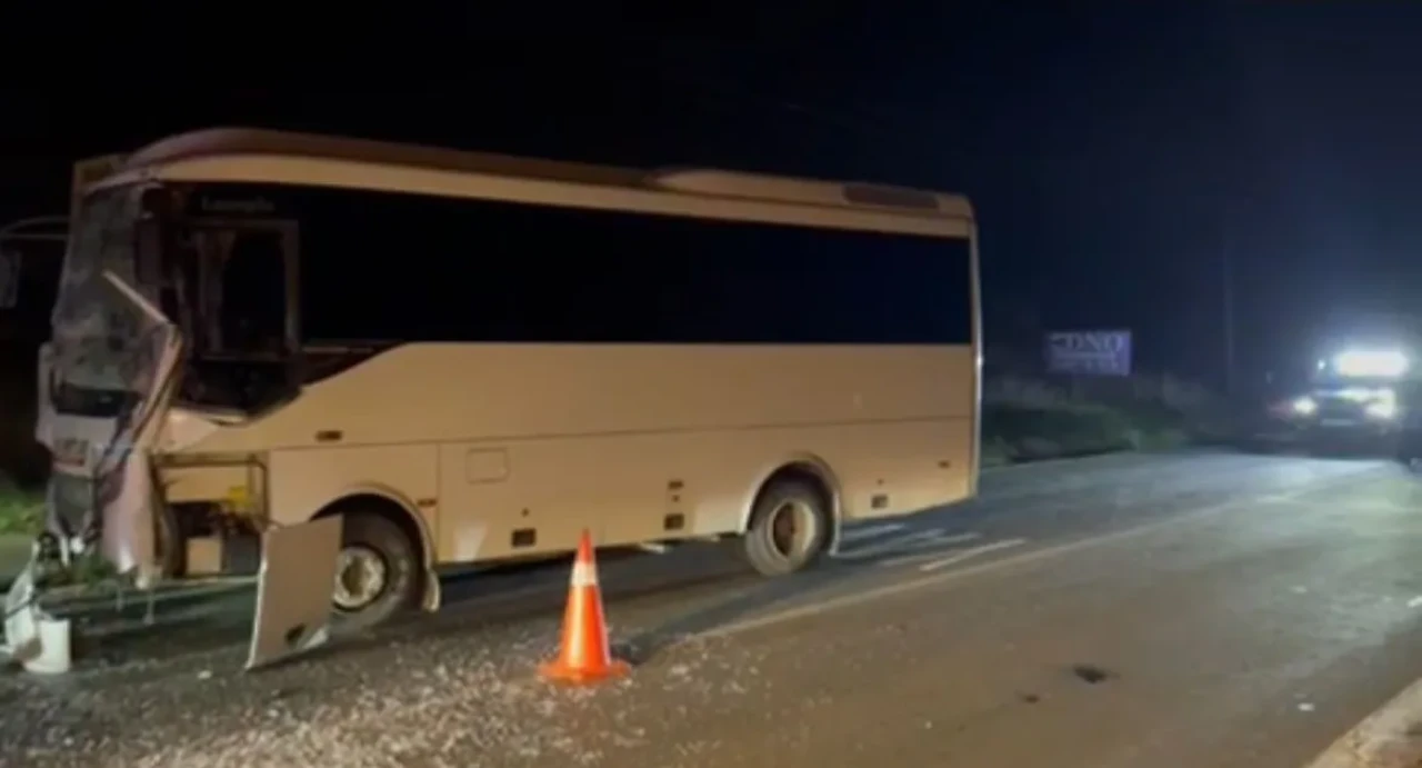 Tekirdağ'ın Çerkezköy ilçesinde iki servis aracı çarpıştı, 8 işçi yaralandı