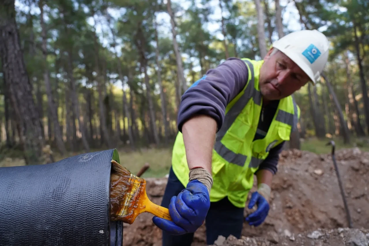 fethiye'nin Kayaköy ve Karakeçililer mahallelerinde su sorunu modern borularla çözülüyor
