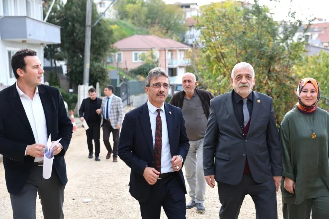 Erenler Belediyesi Bağlar Mahallesi'nin sokaklarını modernleştirmeye başladı