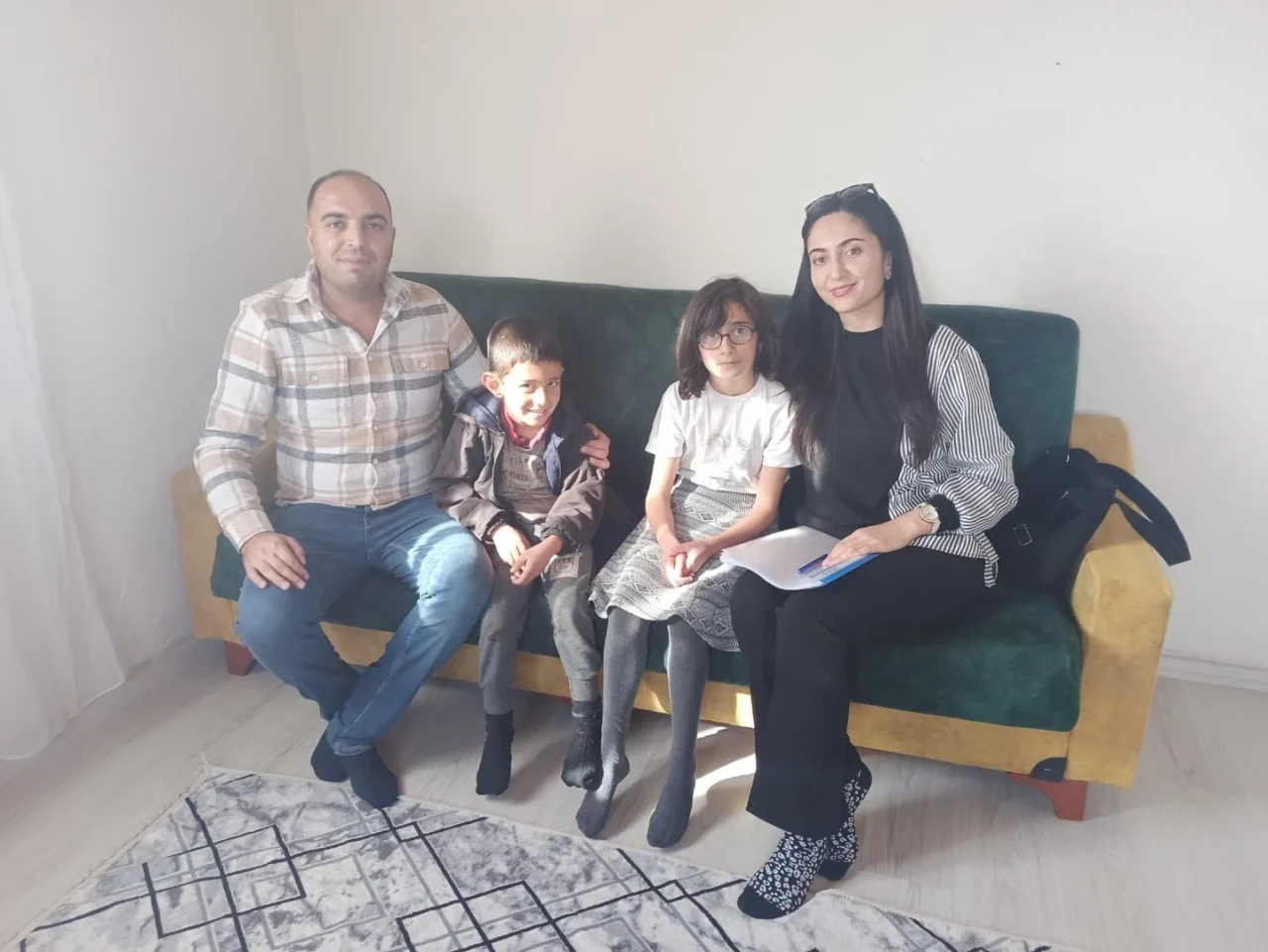 Kars'ın Susuz ilçesinde Kafkas Projesi kapsamında öğrenciler evlerinde ziyaret ediliyor