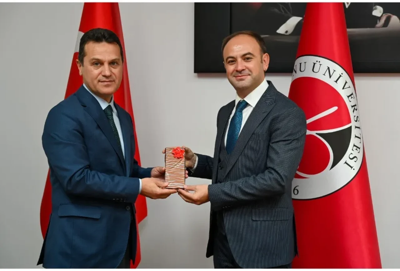 Kastamonu Üniversitesi'nde Teknofest 2025 ve Türkiye 2053 yarışmalarında dereceye giren öğrenciler ödüllendirildi