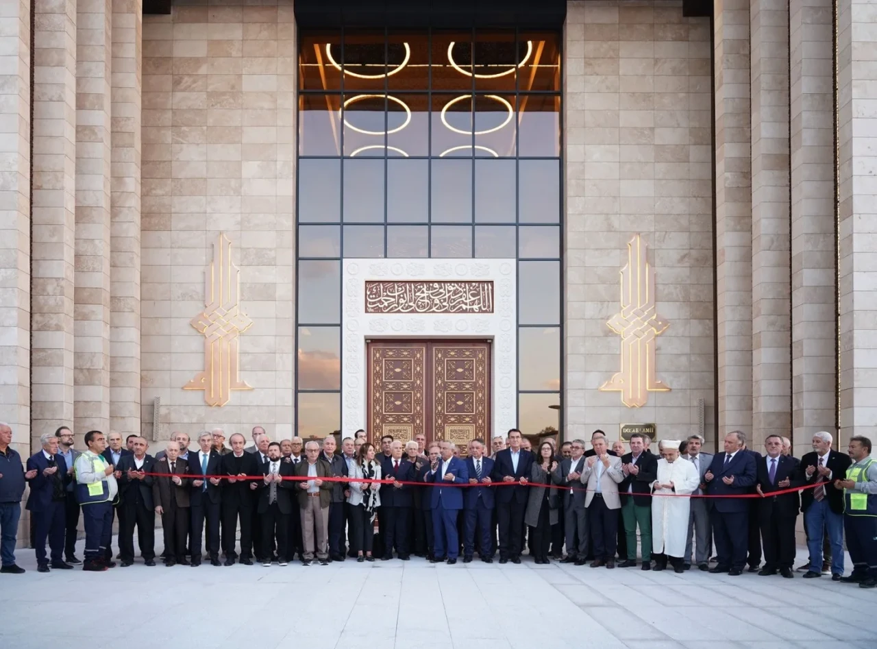 Bursa'da Türk-İslam medeniyetine katkı sağlayan Yeni DOSAB Camii törenle açıldı