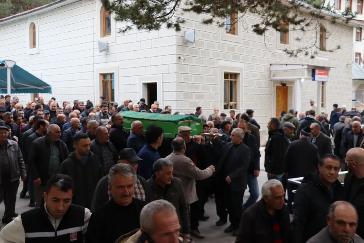 Erzurum'un Olur ilçesinde eski belediye başkanı Reşat Yıldırım kalp krizi sonucu hayatını kaybetti