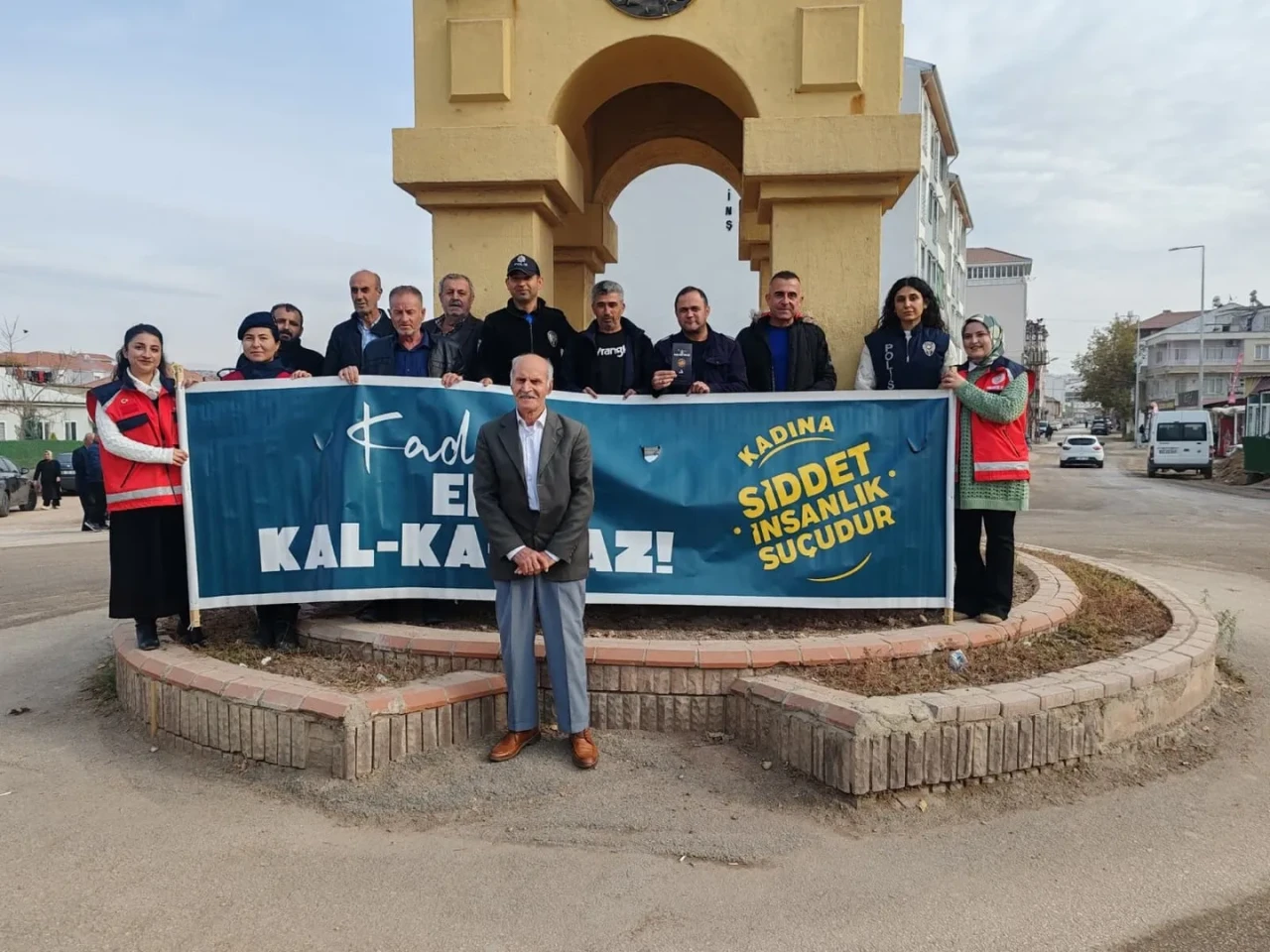 Adıyaman'ın Gölbaşı ilçesinde kadına yönelik şiddetle mücadele için etkinlik düzenlendi ve KADES tanıtıldı