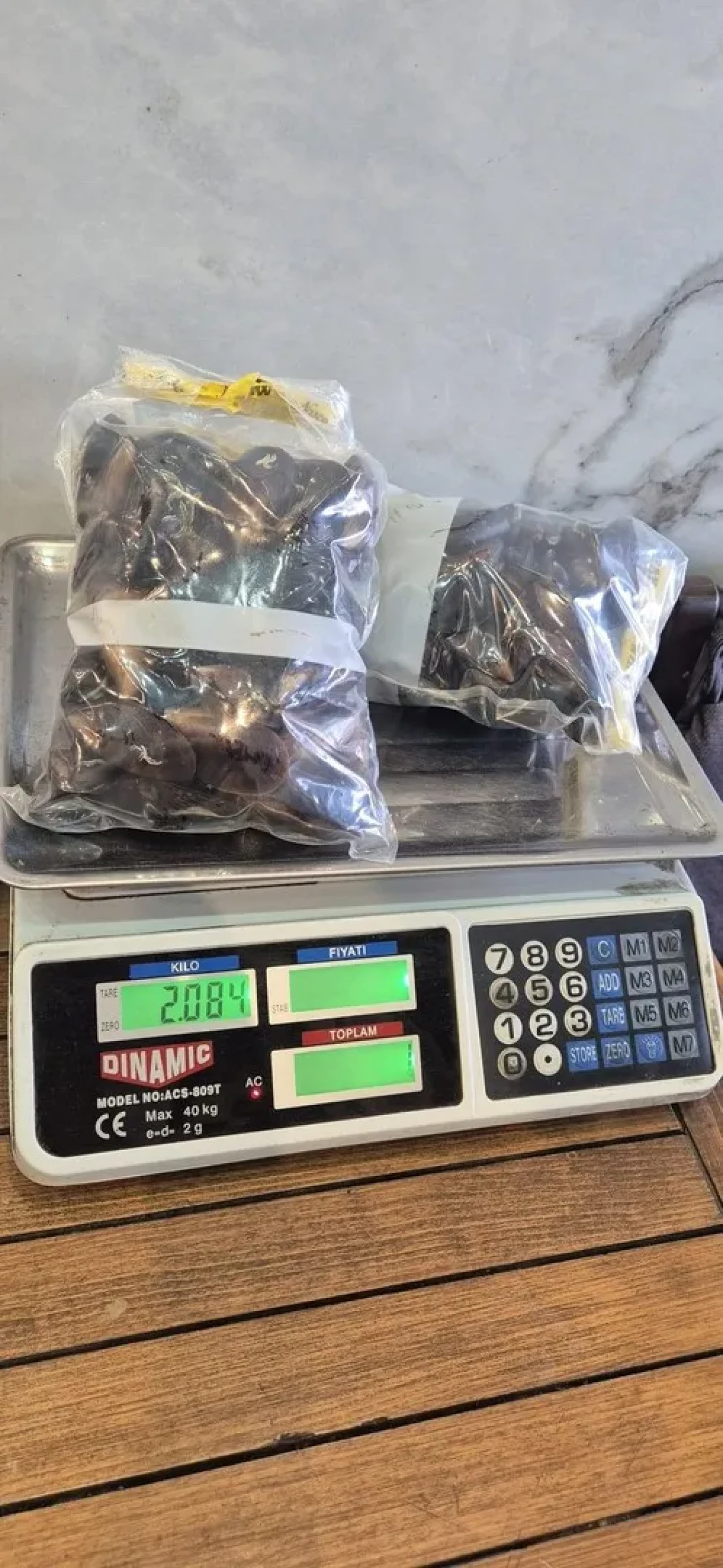 Aydın'ın Söke ilçesinde gıda denetimi yapılan işyerinden numuneler alındı