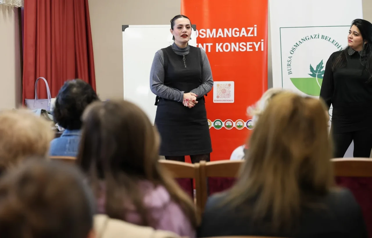 Osmangazi’de kadınlar şiddet türleri ve hakları hakkında bilgilendirme toplantısına katıldı