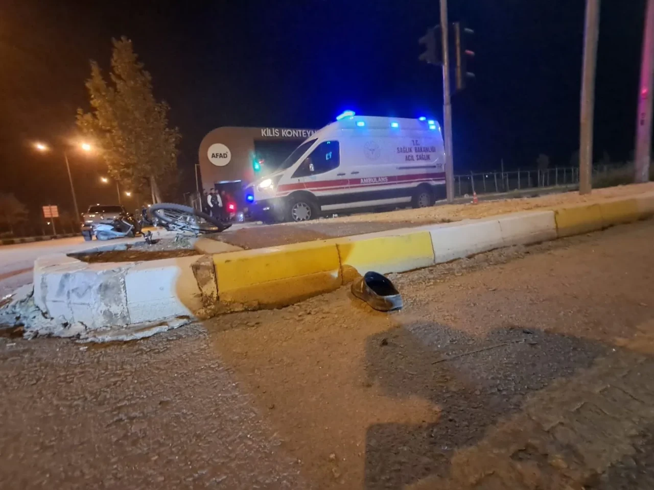 Kilis'te otomobil ile bisiklet çarpışması sonucu bir kişi ağır yaralandı