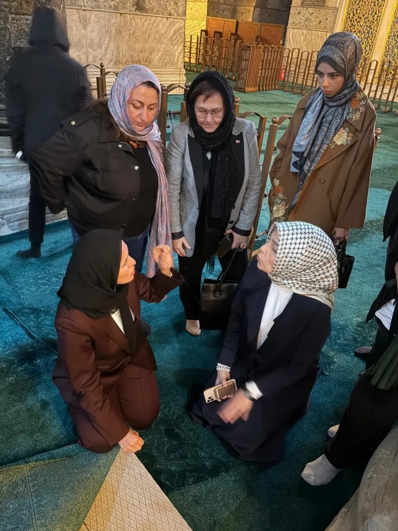 AK Parti heyeti Ayasofya’daki restorasyon çalışmalarını yerinde inceledi